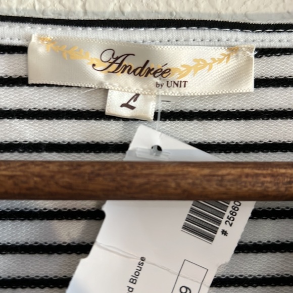 Andrew by unit large women’s black&white striped sweater,design in front&back . - Picture 3 of 6